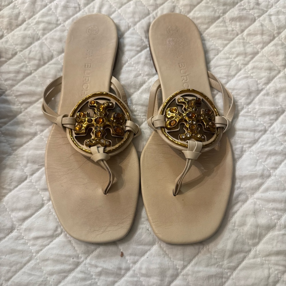 Tory Burch Nude Leather Thong Sandals with Gold Logo Medallion